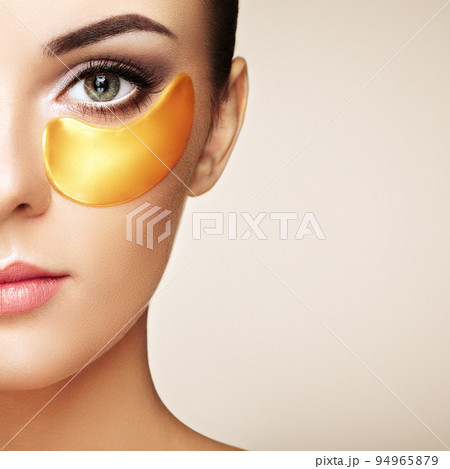 Portrait of Beauty woman with eye patches Portrait of Beauty woman with eye patches 94965879