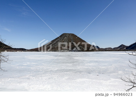 群馬県 高崎市 冬 榛名湖と榛名富士(榛名山) 群馬県 高崎市 冬 榛名湖と榛名富士(榛名山) 94966023
