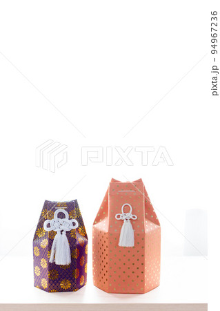 愛犬の遺骨　葬儀　骨壺　お骨 94967236