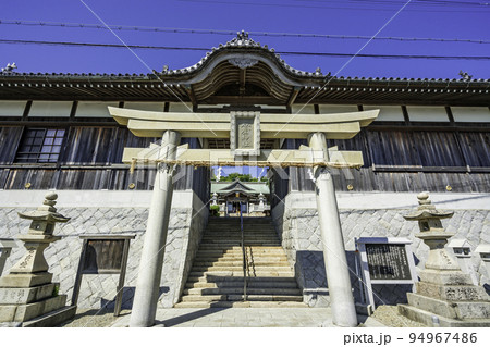 岩屋神社　鳥居と門守殿　兵庫県淡路市 94967486