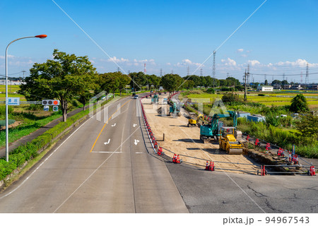 幹線道路の車線を増やす工事 国道17号上武道路の俯瞰 2022.10 a-1 幹線道路の車線を増やす工事 国道17号上武道路の俯瞰 2022.10 a-1 94967543