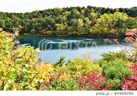 秋色の浄土平 桶沼の紅葉 秋色の浄土平 桶沼の紅葉 94968096