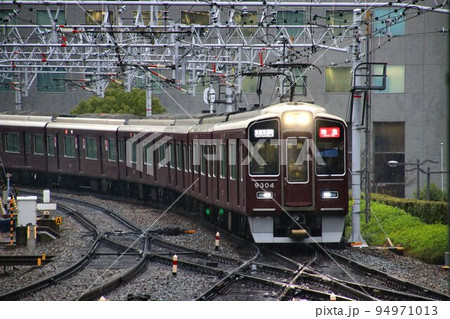 大阪都心と関西近郊の広域を結び…人々の移動を担う『阪急電車』 94971013