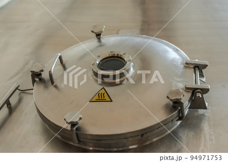 Hatch to the beer tank 94971753