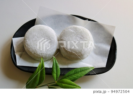 和菓子 ふわっともっちり嬉しいだいふく餅 南天の葉 和菓子 ふわっともっちり嬉しいだいふく餅 南天の葉 94972504