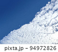 秋の青空のうろこ雲 94972826