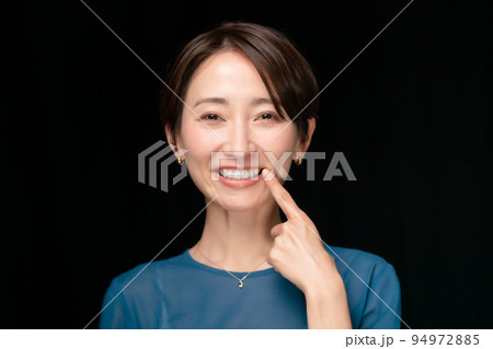 女性 黒バック 女性 黒バック 94972885