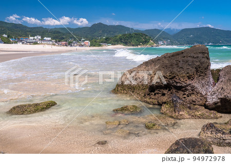 《静岡県》伊豆白浜海岸・エメラルドグリーンの美しいビーチ 94972978