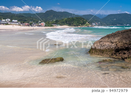 《静岡県》伊豆白浜海岸・エメラルドグリーンの美しいビーチ 94972979