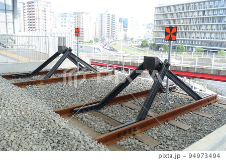 線路の終わり 終着駅の車止め 終点の写真素材 [94973494] - PIXTA
