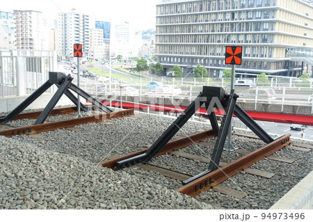 線路の終わり 終着駅の車止め 終点の写真素材 [94973496] - PIXTA