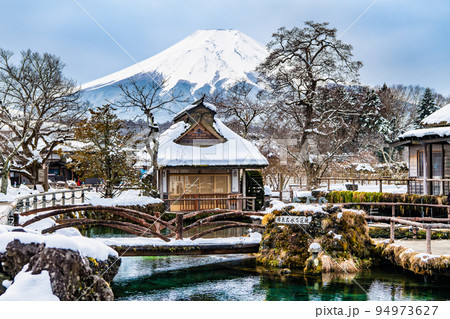 山梨県 忍野富士　～忍野八海の雪景色～ 94973627