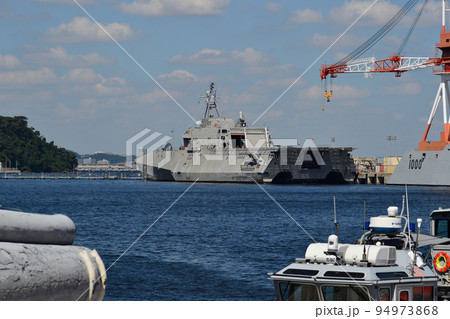 米海軍オークランド、横須賀にて 94973868