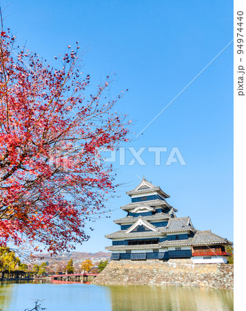 松本城（秋） 94974440