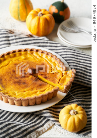 かぼちゃのチーズケーキタルト 94974924