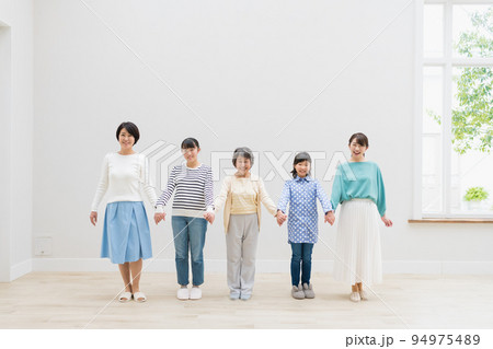 三世代　女性 94975489