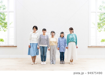 三世代 女性 三世代 女性 94975490