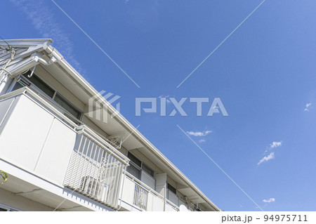 アパートのある風景 アパートのある風景 94975711