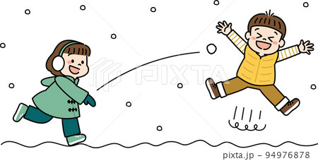 冬休みに雪合戦をする子どものイラスト 94976878