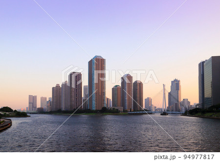 大川端リバーシティ21のタワーマンション群 94977817