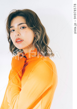 若い女性のビューティーイメージ 94978578