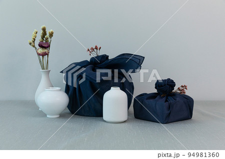 Korean traditional gift packaging with silk clothes Korean traditional gift packaging with silk clothes 94981360