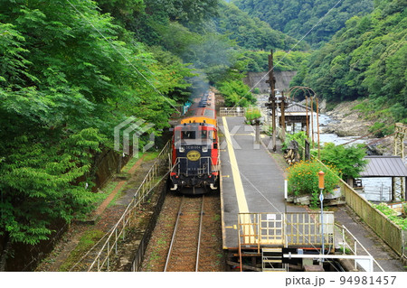 トロッコ保津峡駅 嵯峨野トロッコ列車 トロッコ保津峡駅 嵯峨野トロッコ列車 94981457