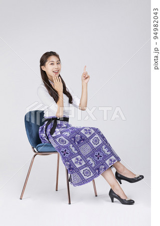 beautiful Korean woman in 20s wearing modern Hanbok_surpirse 94982043