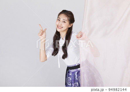 beautiful Korean woman in 20s wearing modern Hanbok_holding silk 94982144