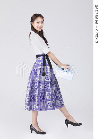 beautiful Korean woman in 20s wearing modern Hanbok_holding gift box 94982190