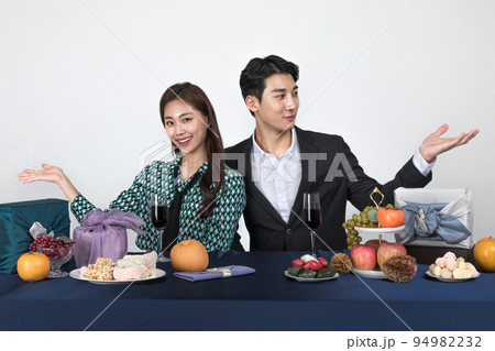 Korean young couple, man and woman wearing modern Hanbok_introducing 94982232