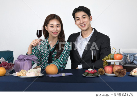 Korean young couple, man and woman wearing modern Hanbok_holding a wine glass 94982376