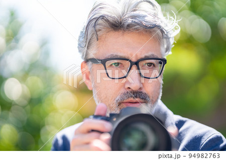 カメラマン　玉ボケ 94982763