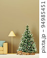 クリスマスツリーのある落ち着いたリビング 94985451