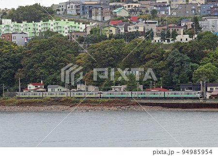 函館本線 朝里ー小樽築港 JR北海道 721系 G-101編成+キハ201系 D-101編成 函館本線 朝里ー小樽築港 JR北海道 721系 G-101編成+キハ201系 D-101編成 94985954
