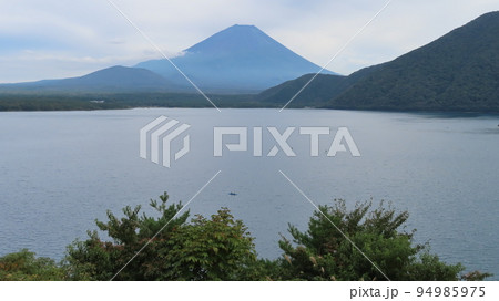 本栖湖からの富士山（千円札の裏の同アングル） 94985975