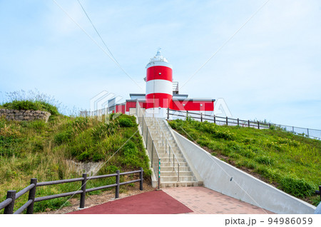 視認性の高い紅白模様で海の安全を守る日和山灯台|北海道小樽市 視認性の高い紅白模様で海の安全を守る日和山灯台|北海道小樽市 94986059