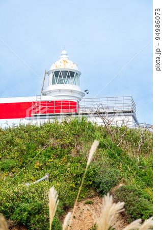 視認性の高い紅白模様で海の安全を守る日和山灯台｜北海道小樽市 94986073