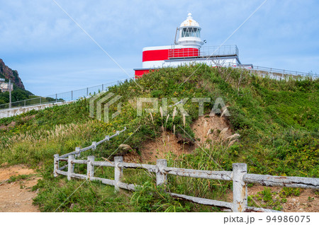 視認性の高い紅白模様で海の安全を守る日和山灯台|北海道小樽市 視認性の高い紅白模様で海の安全を守る日和山灯台|北海道小樽市 94986075
