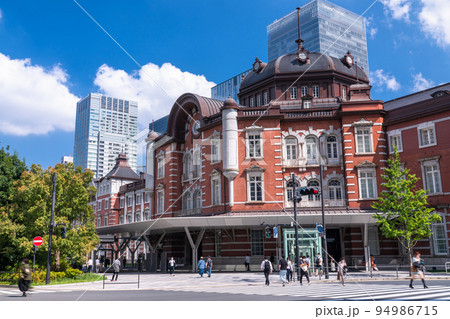 《東京都》東京駅・丸の内ビジネス街 94986715