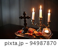 大人な雰囲気のハロウィンの飾りつけ 94987870