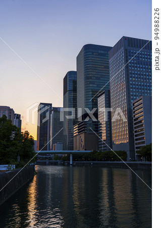 淀屋橋から見た中之島の夕景 94988226