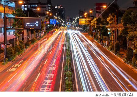 《東京都》夜の環状七号線・交通イメージ 94988722