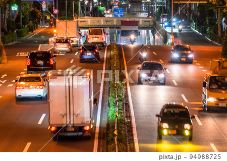 《東京都》夜の環状七号線・交通イメージ 94988725