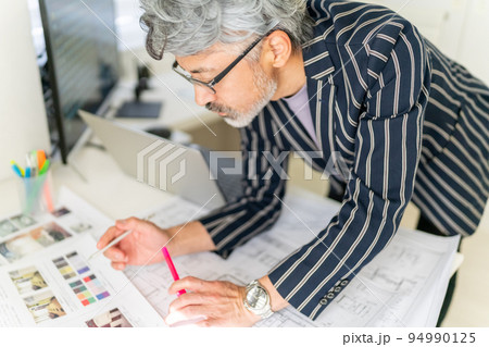 渋い 一級建築士 英国紳士 エレガントな佇まい 作図 渋い 一級建築士 英国紳士 エレガントな佇まい 作図 94990125