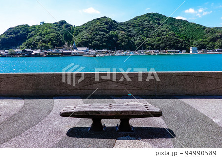 羊角湾を挟んでカトリック﨑津教会と﨑津集落(熊本県天草市) 羊角湾を挟んでカトリック﨑津教会と﨑津集落(熊本県天草市) 94990589