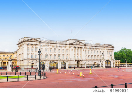 ロンドン　バッキンガム宮殿 94990654