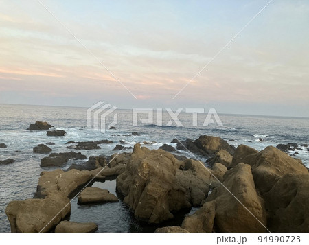 夕暮れの海 94990723