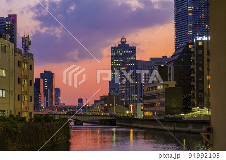肥後橋北詰付近から見る中之島の夕景 94992103
