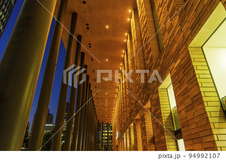 中之島フェスティバルタワー　エントランス部分 94992107